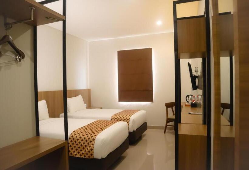 Номер Superior, Front One Hotel Gombong