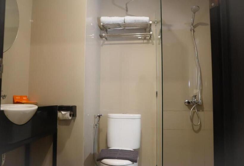 חדר דלוקס, Front One Hotel Gombong