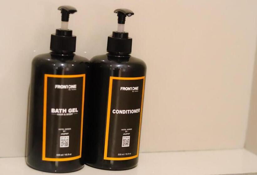 חדר דלוקס, Front One Hotel Gombong