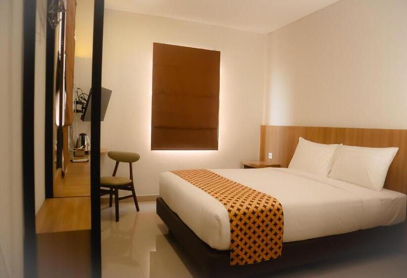 חדר דלוקס, Front One Hotel Gombong