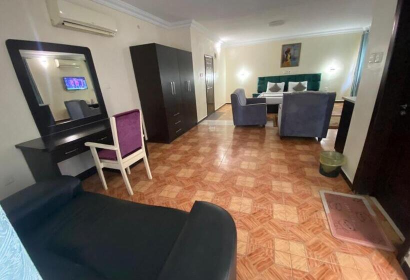 سوییت جونیور, Chateau De La Ray