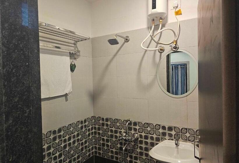 トリプルクラシックルーム, Super Collection O White Ridge Kamineni