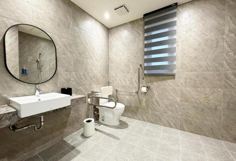 اتاق استاندارد برای معلولان, Joie De Inn