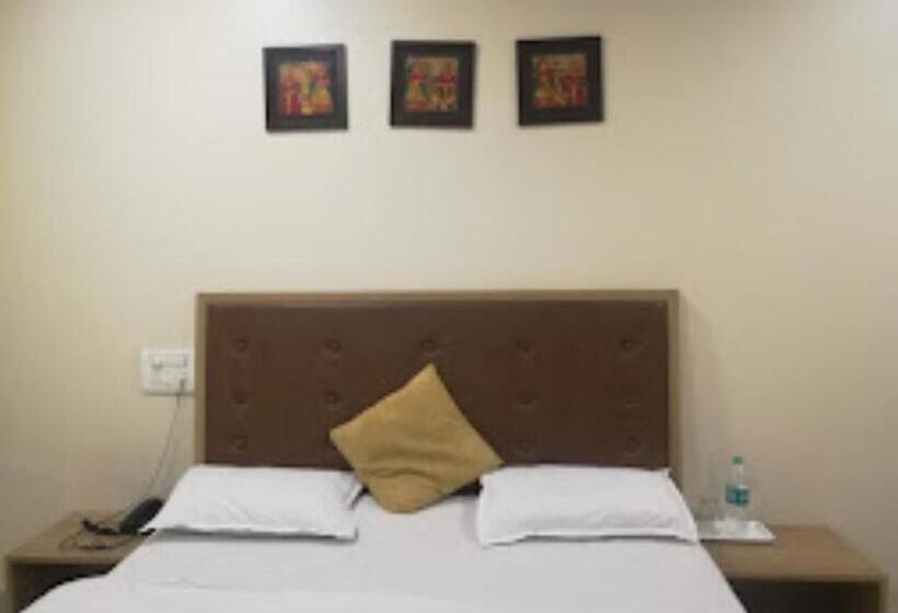 غرفة إقتصادية, Maratha Palace,satara