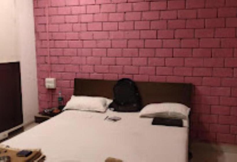 غرفة إقتصادية, Maratha Palace,satara