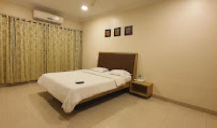 חדר דלוקס, Maratha Palace,satara