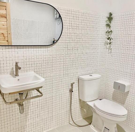 اتاق استاندارد, The O Room