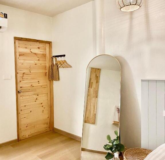 اتاق استاندارد, The O Room