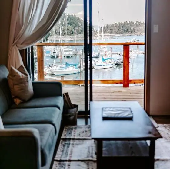 デラックスバンガロー, Page S Resort & Marina