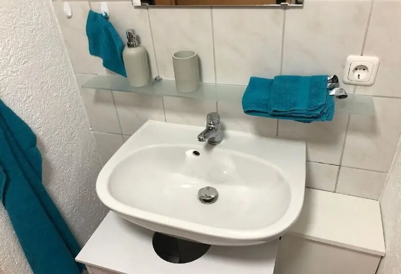Standard Yhden Hengen Huone, Gästezimmer Zur Brücke