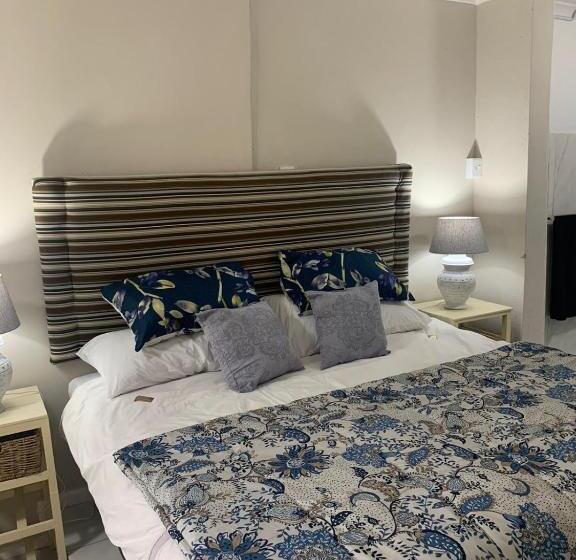 חדר משפחתי, On The Beach