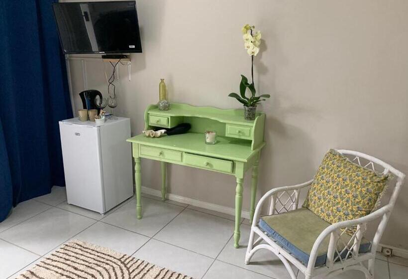 חדר משפחתי, On The Beach