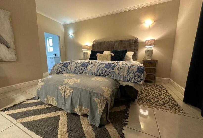 חדר דלוקס, On The Beach