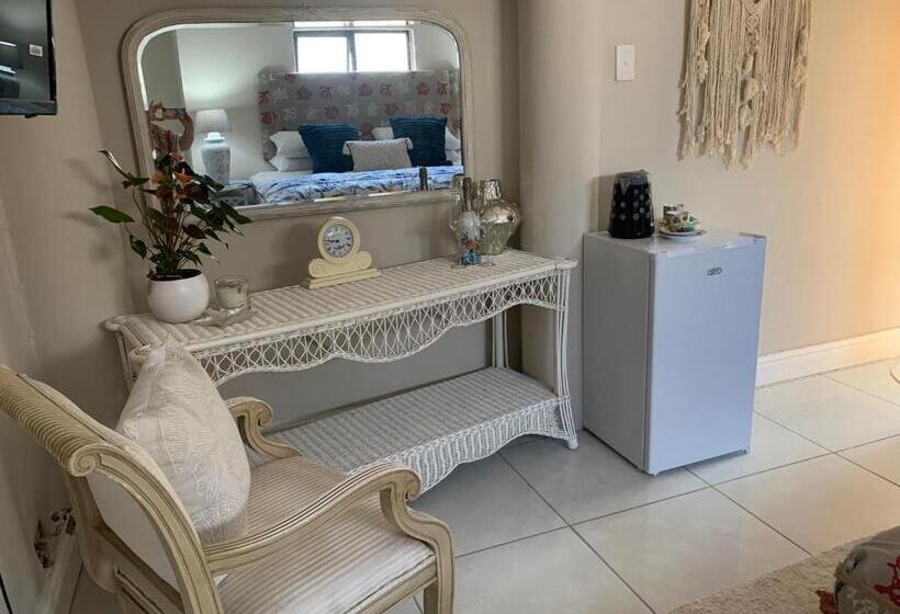 חדר דלוקס, On The Beach