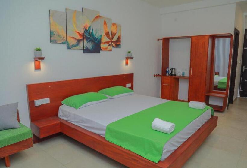스탠다드 트리플 룸, Travellers Hotel Hikkaduwa