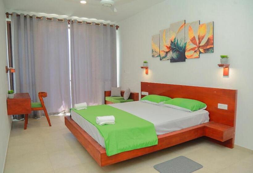 디럭스 트리플 룸, Travellers Hotel Hikkaduwa