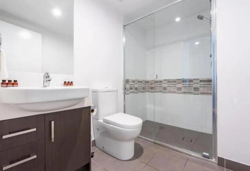 דירת שני חדרים, Whitsunstays   The Regal