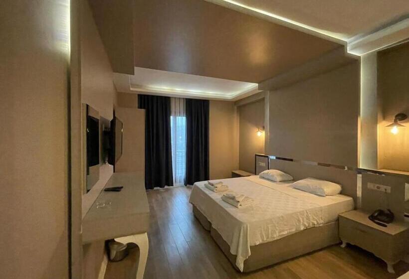 חדר סטנדרט יחיד, Uğur Byc