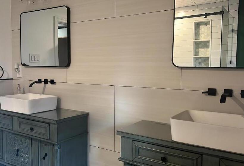 스탠다드 룸, Room In House Lovely Room, Medical Clinical, Shops Restaurant G