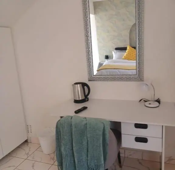 اتاق استاندارد, Sbukosezwe Guest House