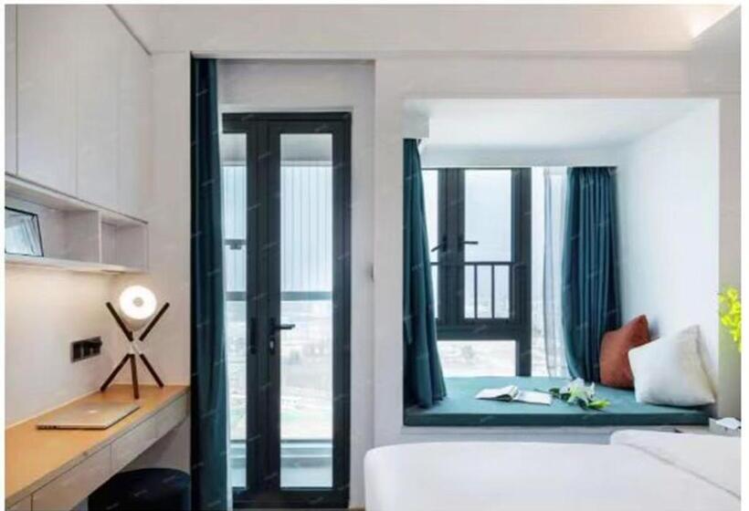 Номер Стандарт с Балконом, Royal Executive Apartment, Shenzhen World Exhibition & Convention Center, Nearby Shenzhen World Nort