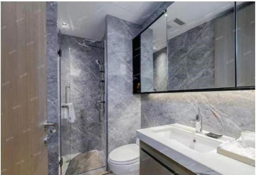 Номер Стандарт с Балконом, Royal Executive Apartment, Shenzhen World Exhibition & Convention Center, Nearby Shenzhen World Nort