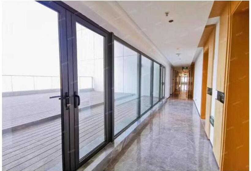 Номер Стандарт с Балконом, Royal Executive Apartment, Shenzhen World Exhibition & Convention Center, Nearby Shenzhen World Nort