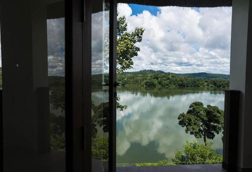 Suite with lake view, Tabebuia Spa And Safari Resort