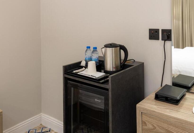 スタンダードスタジオ, فندق فاتوران