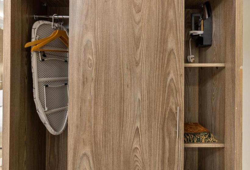 スタンダードスタジオ, فندق فاتوران