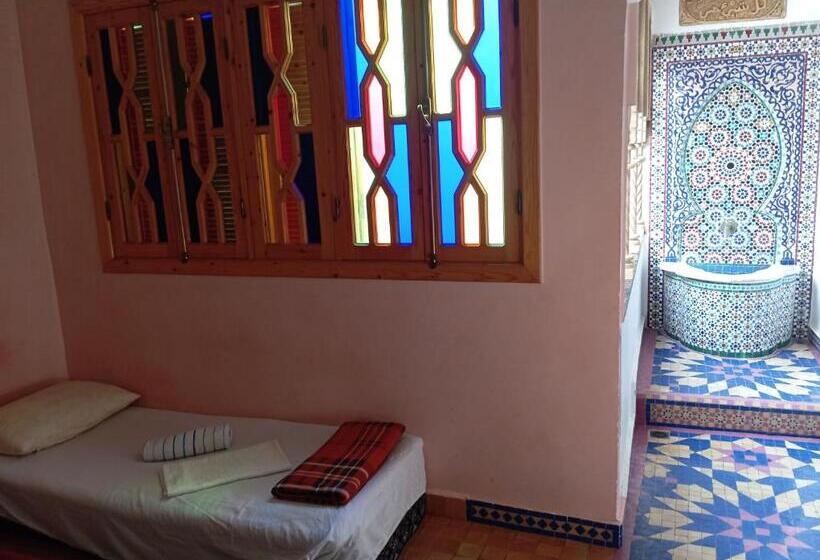 سرير فى غرفة مشتركه, Kayezer