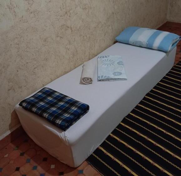 베이직 3인 룸, Kayezer