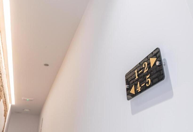 آپارتمان سوپریور 1 خوابه, Chic & Comfortable Apartment, Private Terrace