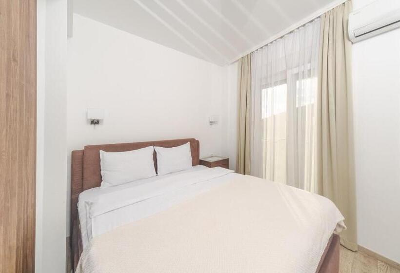 سوییت خانوادگی, 219 Budva