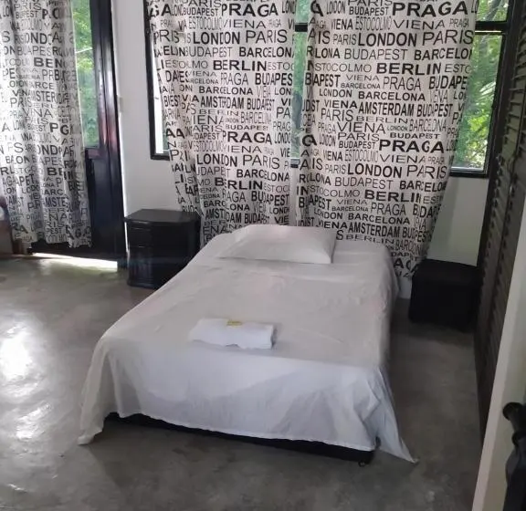デラックスルーム, Guataqui Puerto Principal