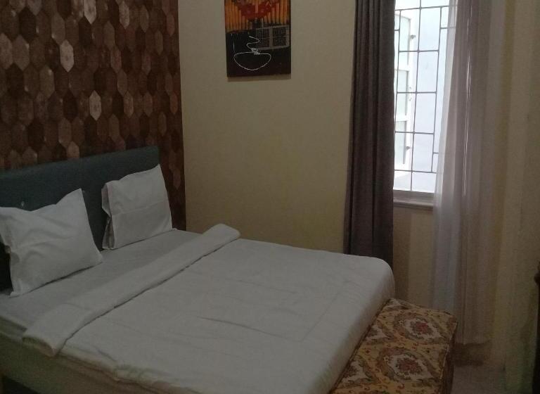 اتاق لوکس, Hatta