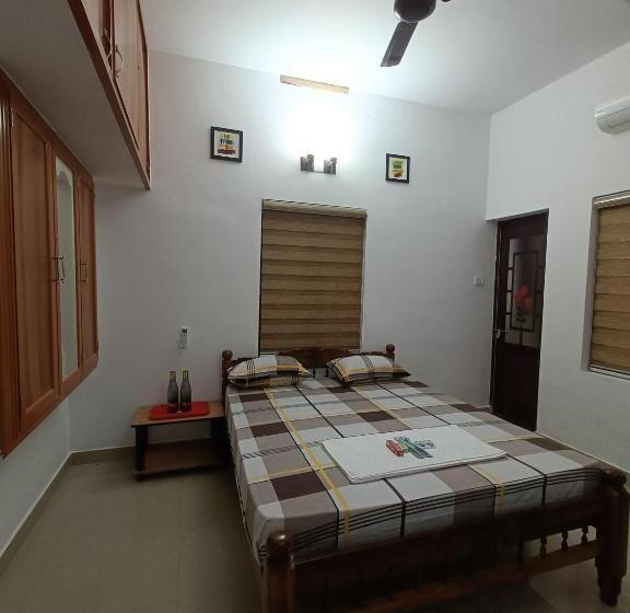 غرفة قياسية, Poonkavanam Villa