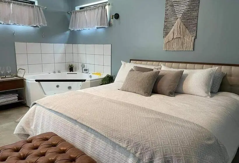 Deluxe Suite King Bed, Concord Suite For Two With Private Jacuzzi