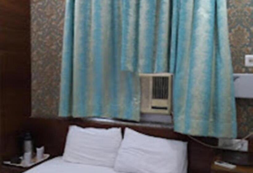 اتاق لوکس با تخت بزرگ, Vinayak International