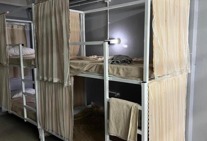 Cama em Quarto Compartilhado, W District Hostel