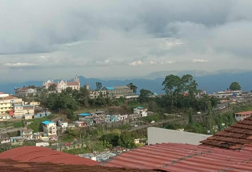 Номер Стандарт с Балконом, Yogi Residency Kodai