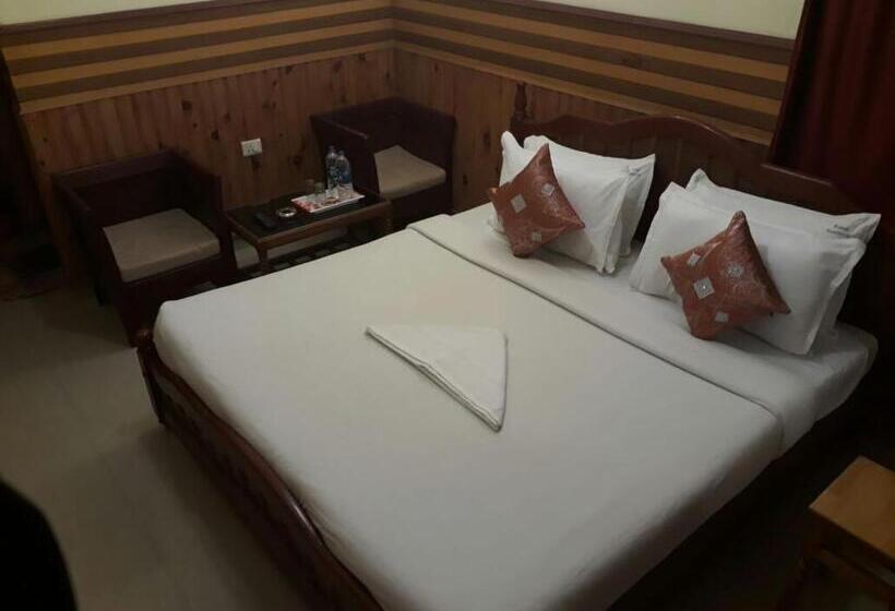 Номер Стандарт с Балконом, Yogi Residency Kodai