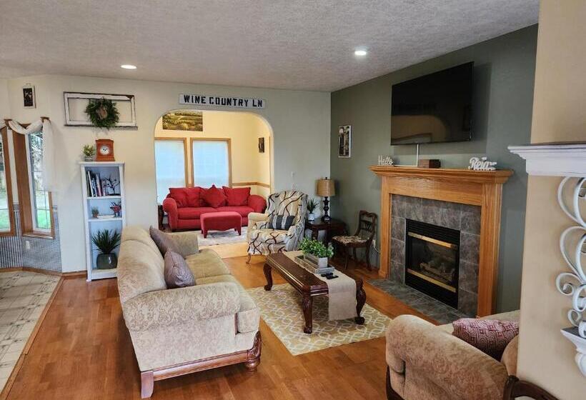 Дом 4 Спальни, A Wine Country Home In Yamhill County