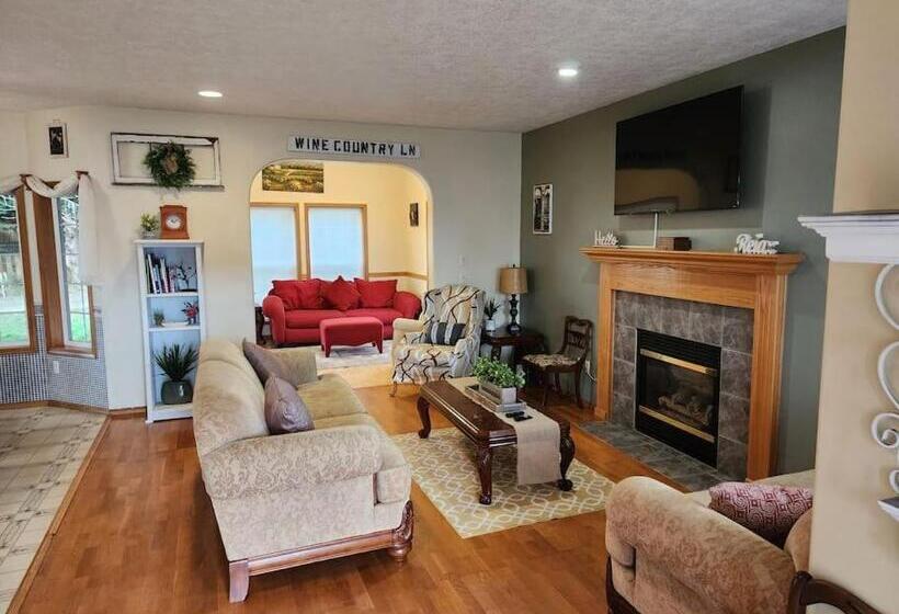 Дом 4 Спальни, A Wine Country Home In Yamhill County
