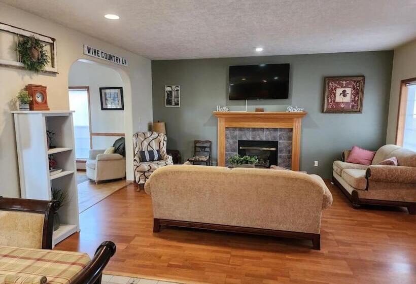 Дом 4 Спальни, A Wine Country Home In Yamhill County