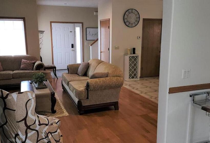 Дом 4 Спальни, A Wine Country Home In Yamhill County