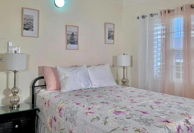 اتاق لوکس, Coastal Cay Villa