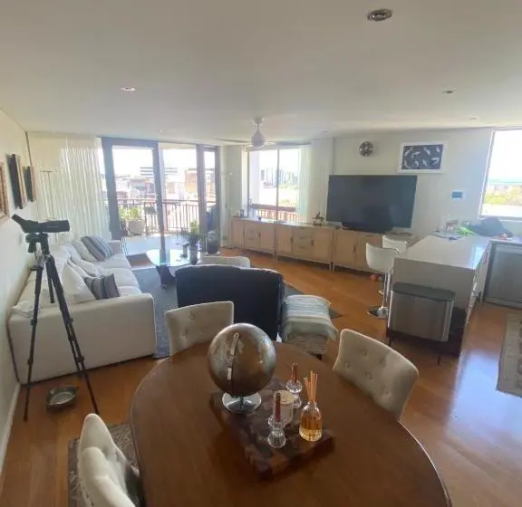 バス共有のスタンダードルーム, It S Paradise Here, Private Room With Breakfast And 2 Cats