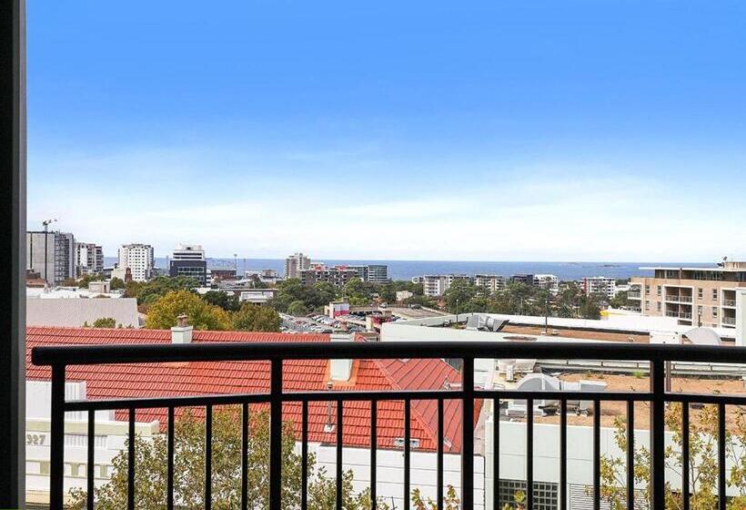 غرفة قياسية حمام مشترك, It S Paradise Here, Private Room With Breakfast And 2 Cats