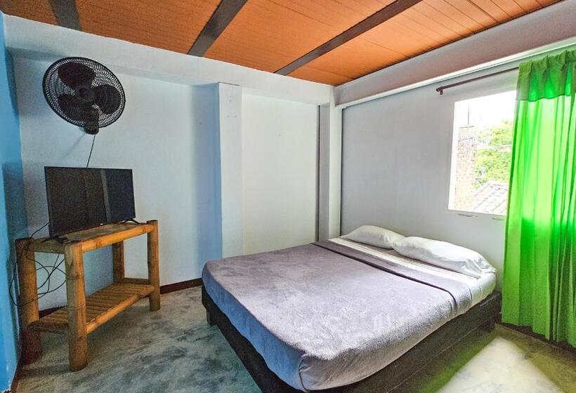 اتاق استاندارد با سرویس بهداشتی مشترک, La Mercedes Lite Hostal By Mh